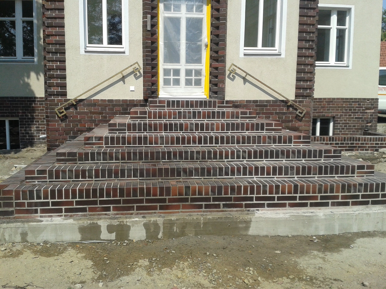 Albrecht Eschrich - Fassaden-Klinkerbau - eine Außentreppe aus Klinkersteinen